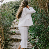 Laia, taille mi-longue, blanche