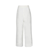 Laia, taille mi-longue, blanche